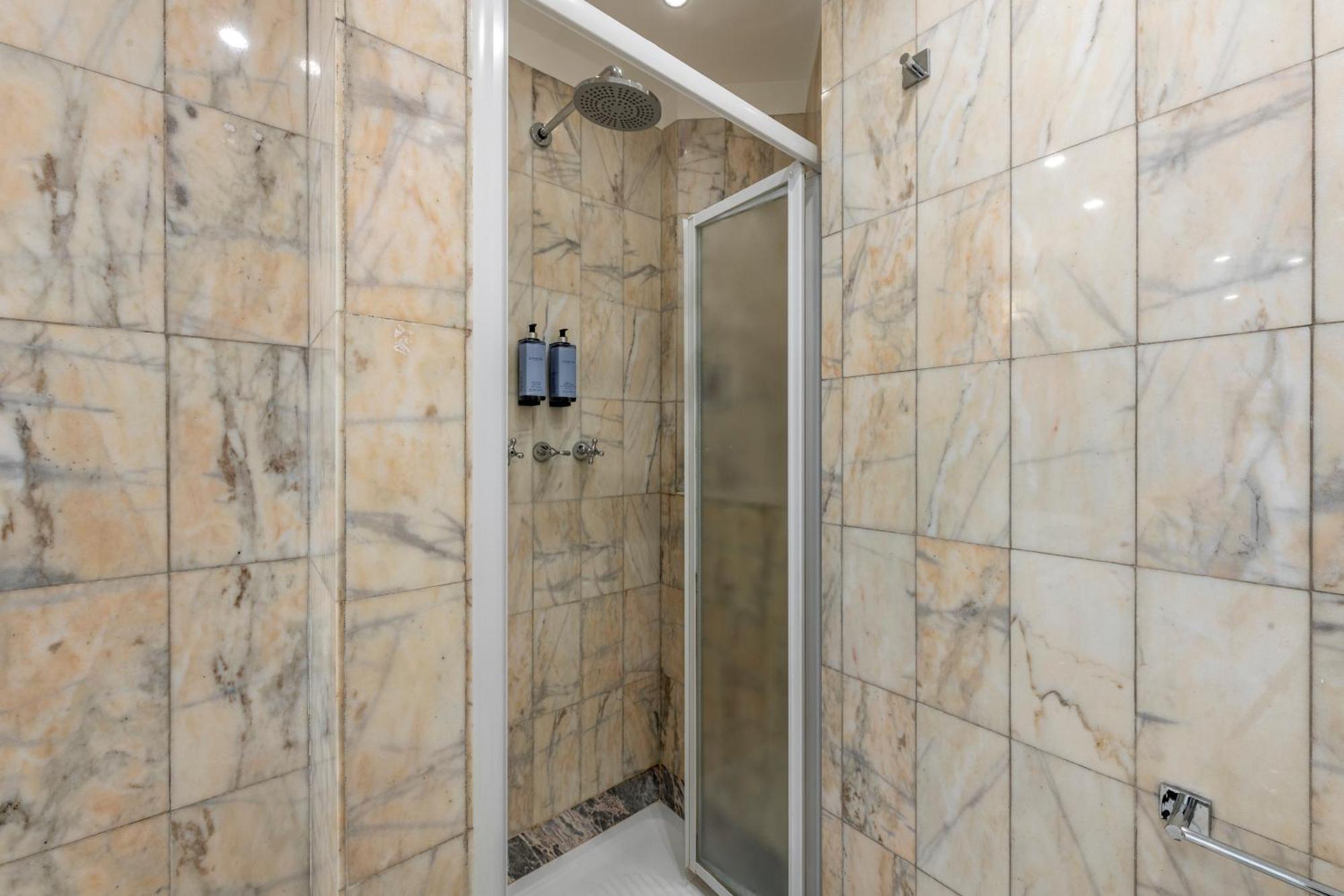 Milan Royal Suites - Duomo Santo Stefano ภายนอก รูปภาพ